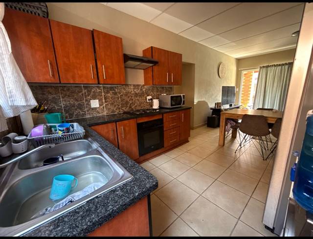 3 BEDROOM APARTMENT FOR SALE IN WATERVAL EAST
